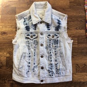 Acid wash denim vest with pockets